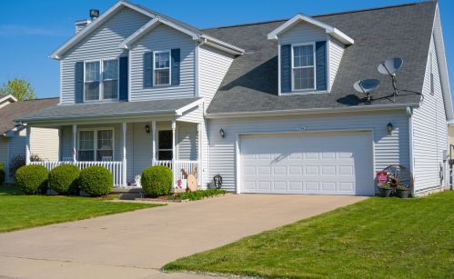 704 Wingstem Dr, Saint Joseph, IL 61873-8217
