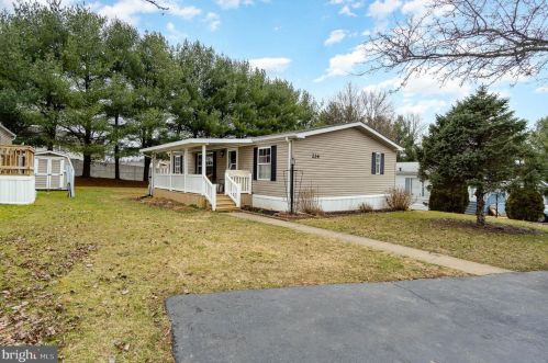224 Greyfield Dr, Lancaster, PA 17603-4695