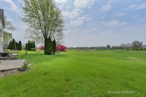 558 Pinebrook Dr, Lemont IL  60490-3121 exterior