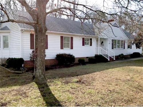 136 Creek Dr, Hardyville, VA 23070-2131