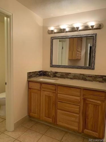 6087 Locust St, Englewood CO 80112-1324 exterior