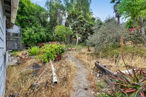 2271 Primrose Ave, Vista CA  92083-8061 exterior