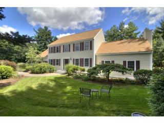 9 Hearthside Cir, Nashua, NH 03063-1809