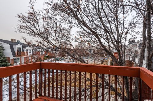 8272 Williamsburg Park Cir, Sandy UT 84070-0517 exterior