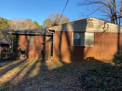 2319 Delowe Dr, Atlanta GA  30344-2145 exterior