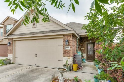 1609 Breanna Ln, Uhland TX  78640-9337 exterior