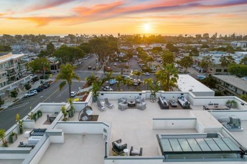 792 Grand Ave, Carlsbad, CA 92008-2330