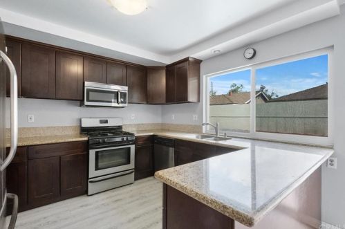713 20th St, Santa Ana, CA 92706-3012