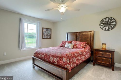 4 Peyton Dr, Carlisle PA  17015-8548 exterior