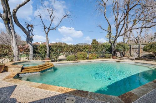 2321 Highland Hts Ln, Carrollton TX 75007-2033 exterior