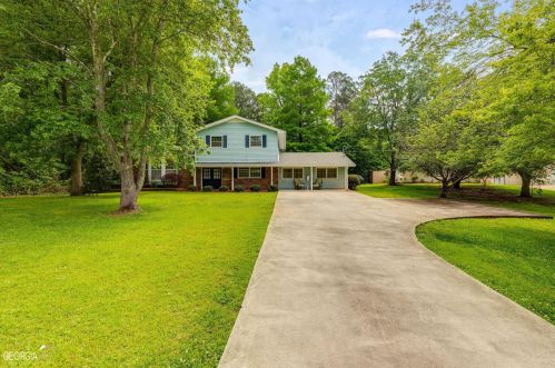 155 Edgewood Dr, Carrollton, GA 30116-8902