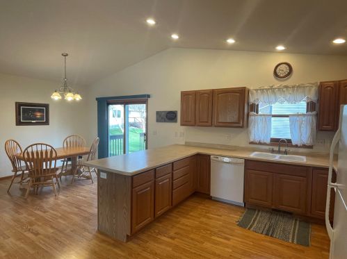 602 9th St, La Crescent, MN 55947-1607