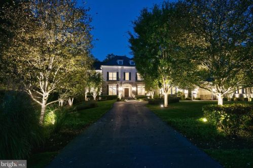10464 Springvale Meadow Ln, Great Falls, VA 22066-2945