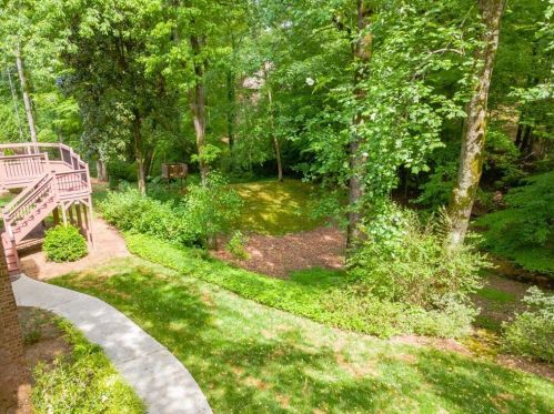 1565 Lazy River Ln, Atlanta GA  30350-3521 exterior