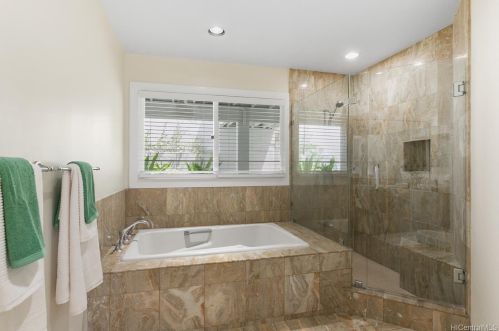 825 Puuikena Dr, Honolulu HI  96821-2564 exterior