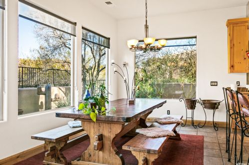 340 Snow Cyn Dr, Kayenta UT 84738-6041 exterior