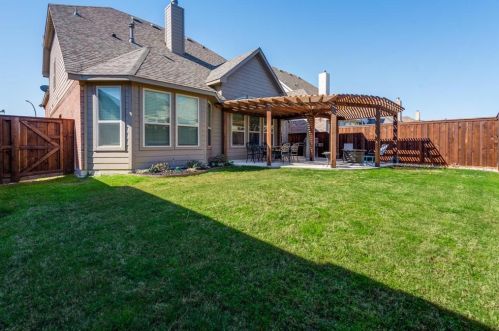 8753 Running River Ln, Fort Worth TX  76131-3373 exterior