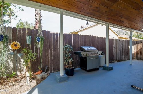 3920 El Caminito, Glendale CA 91214-1027 exterior