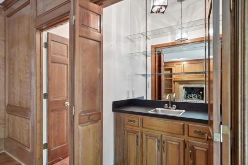 1011 Byrnwyck Rd, Atlanta GA  30319-1665 exterior