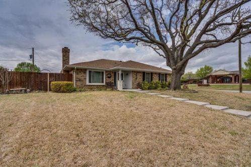 5915 Crestwood Cir, Fort Worth, TX 76180-6431