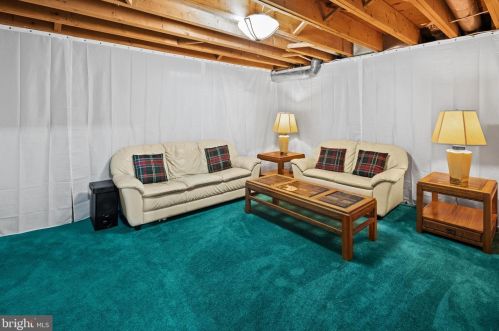 16 Ronit Dr, Trenton NJ 08628-2225 exterior