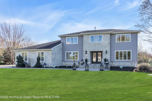 5 Shadow Ln, Holmdel Village, NJ 07733-2367