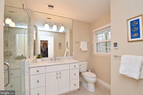 7724 Carrleigh Pkwy, Springfield VA  22152-1307 exterior