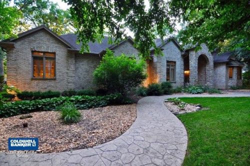 33133 Frank Lor Dr, Valley View, IL 60145-7938