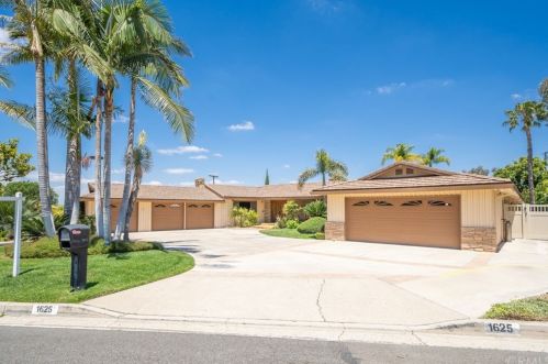 1625 Skyline Dr, Fullerton, CA 92831-1007