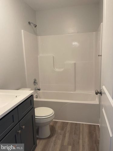 418 Lawrence St, Charles Town WV 25414-1514 exterior