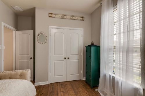 524 Crown Oaks Dr, Fort Worth TX  76131-4264 exterior