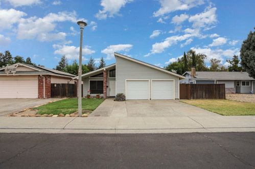 5725 Comanche Dr, Manteca, CA 95336-2504