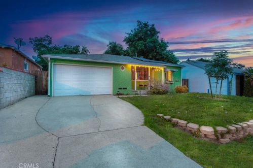 451 Devirian Pl, Altadena, CA 91001-4605