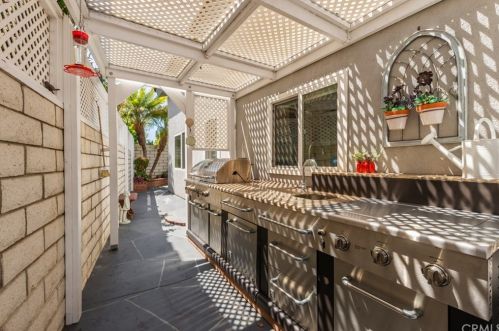 5 Fulton, Irvine CA  92620-3349 exterior