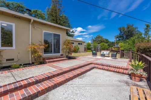10564 Ainsworth Dr, Los Altos CA 94024-7448 exterior