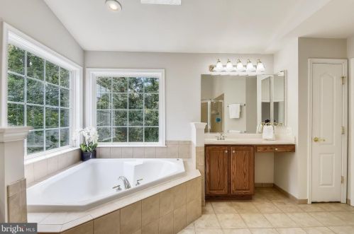 7112 Ayers Meadow Ln, Springfield VA  22150-4915 exterior