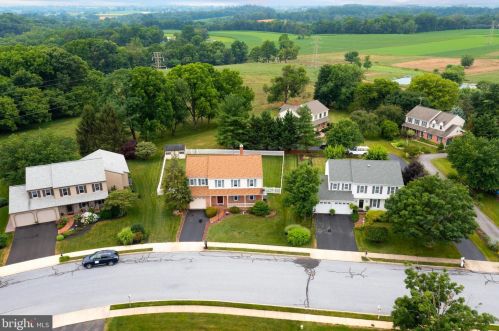 1542 Jefferson Ct, Lancaster PA  17602-1244 exterior