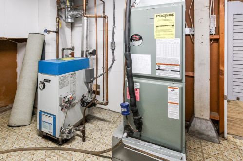 2126 Hillview Rd, Saint Paul MN  55112-1224 exterior