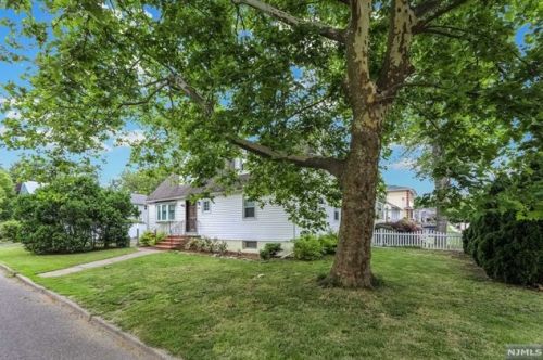 883 Catalpa Ave, Teaneck, NJ 07666-1850