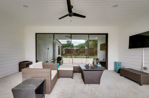 8518 Glencrest Ln, Dallas TX  75209-2632 exterior