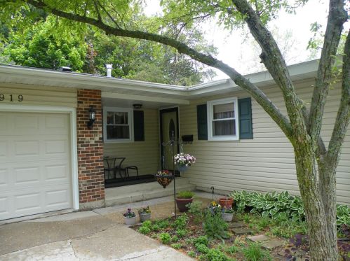 919 Darlington Ln, Bull Valley, IL 60014-7852