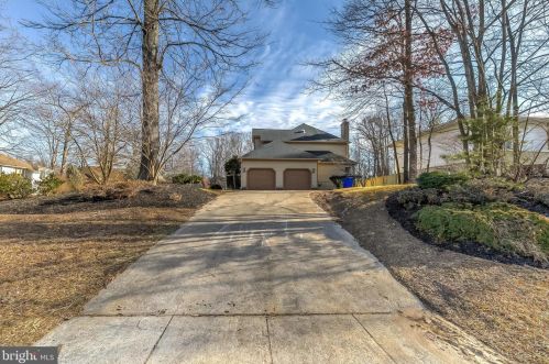 6125 Wooded Run Dr, Columbia MD 21044-3800 exterior
