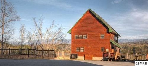 1902 Starr View Dr, Pigeon Forge, TN 37876-4852