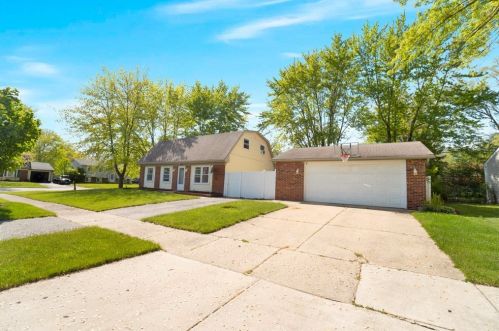 189 Garden Dr, Lemont, IL 60440-2668