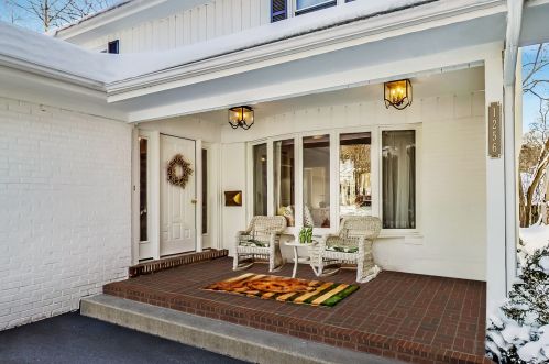 1256 Asbury Ave, Northfield, IL 60093-1404