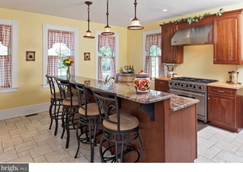 136 Mapleton Rd, Princeton NJ  08540-9600 exterior