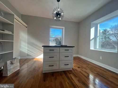 6805 11 St, Philadelphia PA 19147-1244 exterior