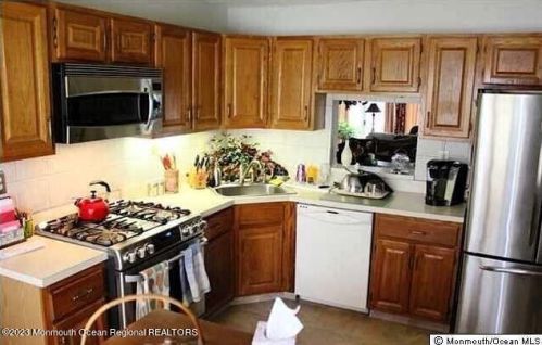 15 Beaumont Ct, Tinton Falls NJ  07724-3815 exterior