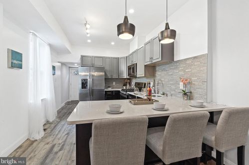 609 61 St, Philadelphia PA 19142-3402 exterior