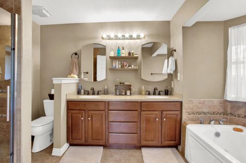 411 County Road 28, Angleton TX 77515-9420 exterior